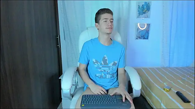 Snapshot of ThiagooJames chatting on September 13, 2025, 2:44 am ThiagooJames online show from September 13, 2025, 2:44 am