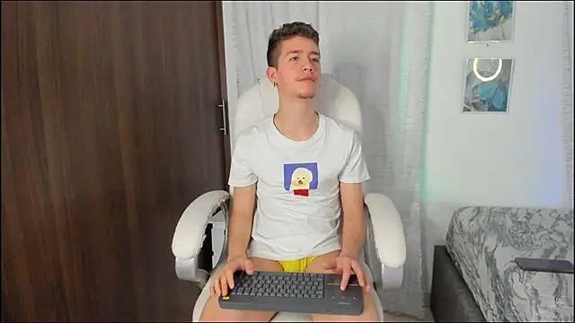 Snapshot of ThiagooJames chatting on October 4, 2025, 2:42 am ThiagooJames online show from October 4, 2025, 2:42 am