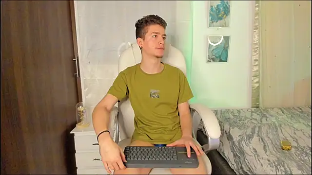 Snapshot of ThiagooJames chatting on October 10, 2025, 3:05 am ThiagooJames online show from October 10, 2025, 3:05 am