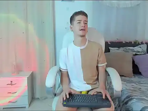 ThiagooJames online show from December 19, 2025, 4:30 am