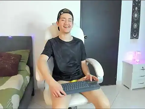 ThiagooJames online show from February 3, 2026, 4:54 am