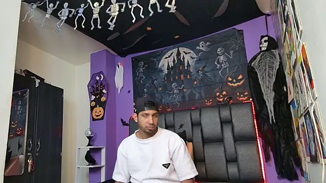 ashtoncooperr online show from October 23, 2025, 7:01 pm