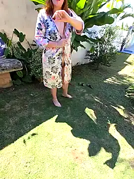 iamxamira online show from September 10, 2025, 2:28 pm