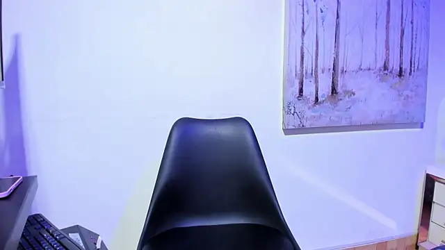 DanniaKross online show from October 20, 2025, 8:42 pm