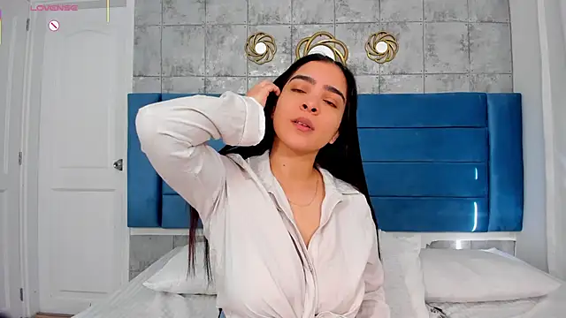 KamilaBetancourt online show from May 15, 2026, 1:29 pm
