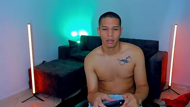 Snapshot of Latin_Boyss_ chatting on October 10, 2025, 6:51 pm Latin Boyss online show from October 10, 2025, 6:51 pm