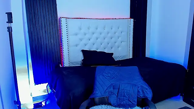 Snapshot of Latin_Boyss_ chatting on October 19, 2025, 7:36 pm Latin Boyss online show from October 19, 2025, 7:36 pm