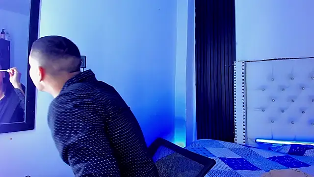 Snapshot of Latin_Boyss_ chatting on November 5, 2025, 6:08 pm Latin Boyss online show from November 5, 2025, 6:08 pm