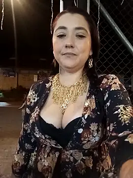 Lulus inthetown online show from November 24, 2025, 12:10 am