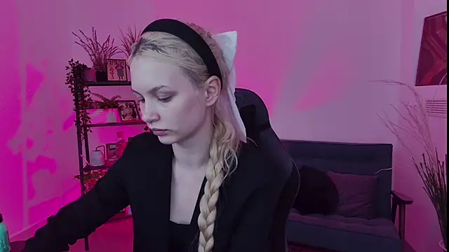 AvaDaviis online show from September 11, 2025, 7:19 am