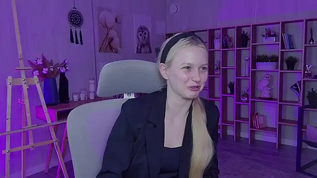 AvaDaviis online show from September 17, 2025, 10:28 am