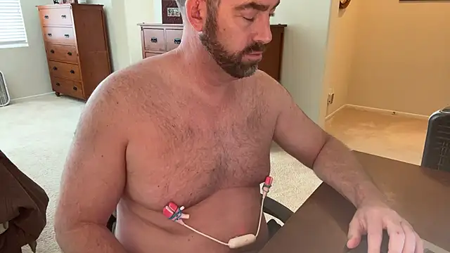 spongers1402 online show from April 2, 2026, 5:43 pm