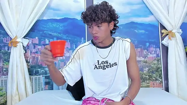 MilthonDelis online show from November 11, 2025, 3:06 am