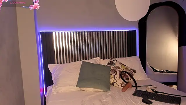 Snapshot of Emilybeltons chatting on October 10, 2025, 8:19 pm Emilybeltons online show from October 10, 2025, 8:19 pm