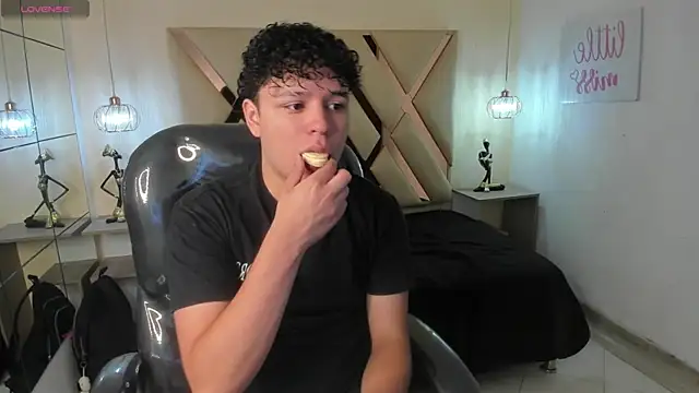 BenjaminBottonn online show from October 11, 2025, 7:45 pm