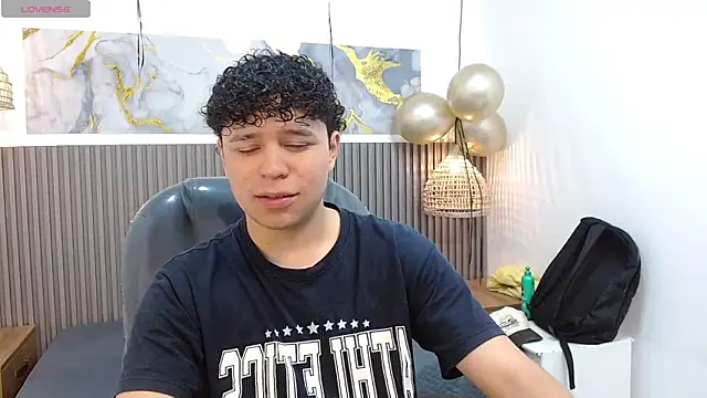 BenjaminBottonn online show from October 16, 2025, 7:59 pm