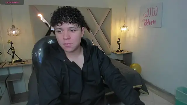 BenjaminBottonn online show from October 24, 2025, 8:27 pm