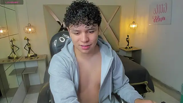 BenjaminBottonn online show from October 25, 2025, 8:14 pm