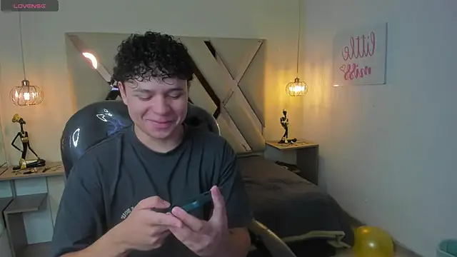 BenjaminBottonn online show from October 26, 2025, 7:53 pm