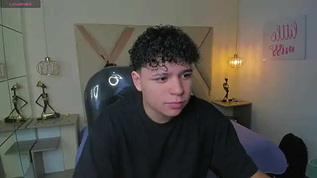 BenjaminBottonn online show from October 30, 2025, 7:58 pm