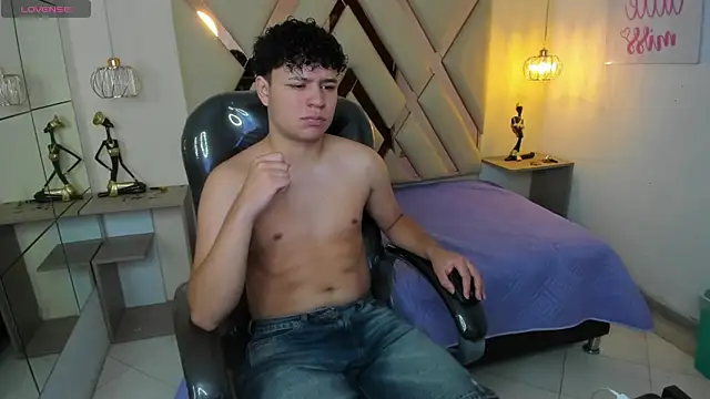 BenjaminBottonn online show from November 8, 2025, 9:24 pm