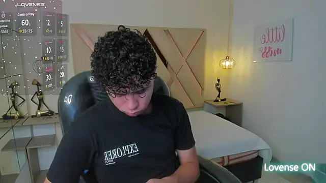 BenjaminBottonn online show from November 10, 2025, 8:08 pm