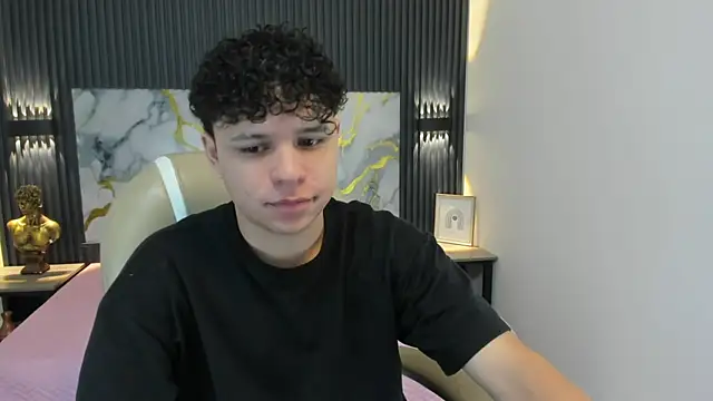 BenjaminBottonn online show from November 13, 2025, 7:02 pm