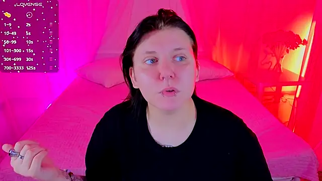 bluelunaray online show from November 27, 2025, 10:39 am