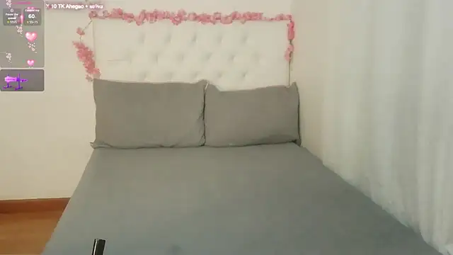 AbrilVelastegui7 online show from February 4, 2026, 11:53 pm