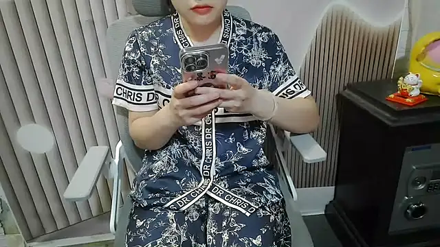 Emachiii online show from September 26, 2025, 12:47 am