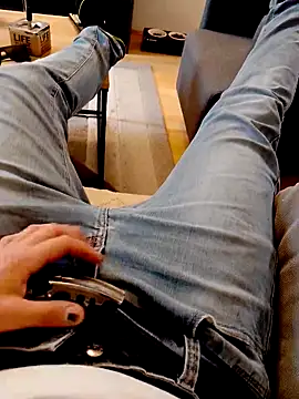 Holly-97 online show from April 12, 2026, 4:01 pm