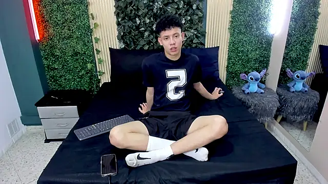 JoseLucian online show from November 21, 2025, 8:18 pm