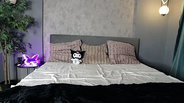 ScarlettJakobs online show from April 15, 2026, 5:47 am