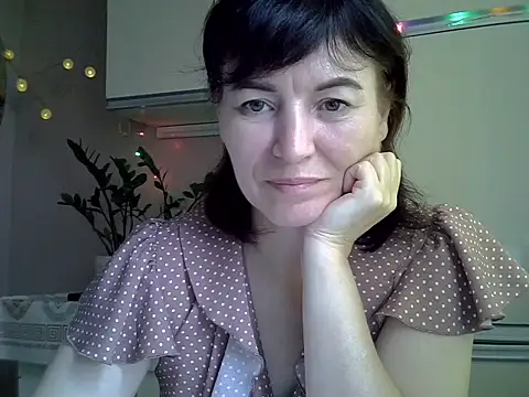 Krystal 82 online show from October 10, 2025, 10:36 am