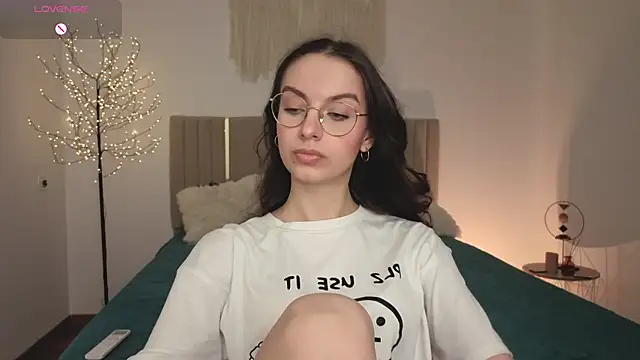 Real cutie1 online show from April 4, 2026, 2:03 pm