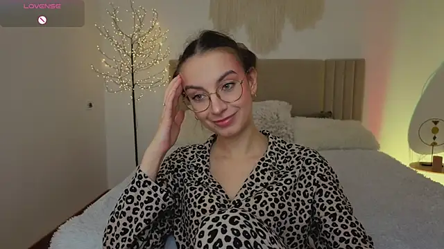 Real cutie1 online show from April 9, 2026, 12:54 pm