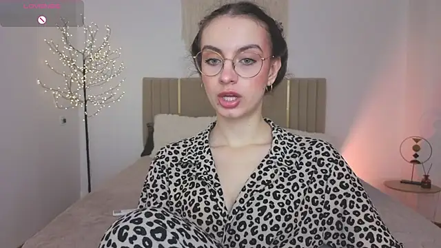 Real cutie1 online show from May 9, 2026, 12:54 pm