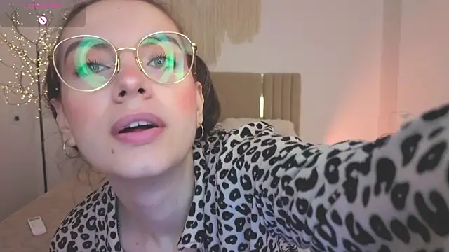 Real cutie1 online show from May 12, 2026, 12:46 pm