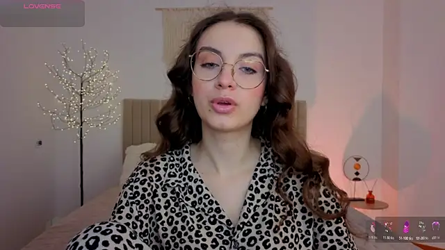 Real cutie1 online show from May 22, 2026, 1:17 pm
