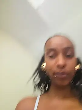 Snapshot of Hazel_Dollxx chatting on June 1, 2026, 9:33 am Hazel Dollxx online show from June 1, 2026, 9:33 am
