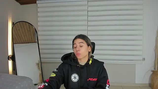 Rachell criss online show from November 30, 2025, 4:05 am