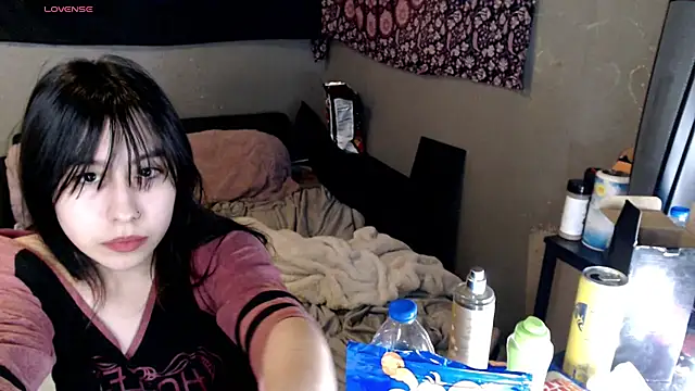 Snapshot of London_Ray chatting on December 4, 2025, 8:12 am London Ray online show from December 4, 2025, 8:12 am