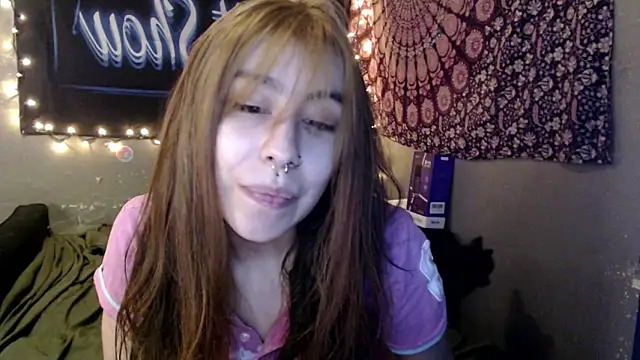 Snapshot of London_Ray chatting on June 15, 2026, 12:57 am London Ray online show from June 15, 2026, 12:57 am