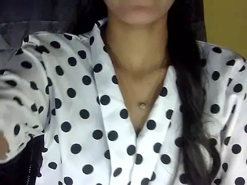 zara Khan0 online show from October 3, 2025, 2:03 pm