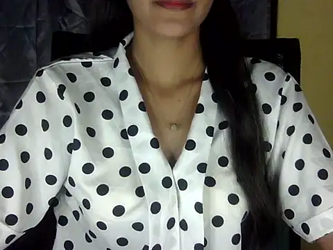 zara Khan0 online show from November 9, 2025, 2:37 pm