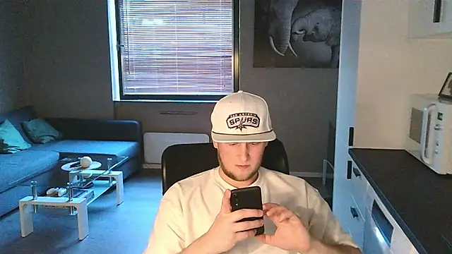 Dartanjanas13 online show from September 12, 2025, 4:18 pm