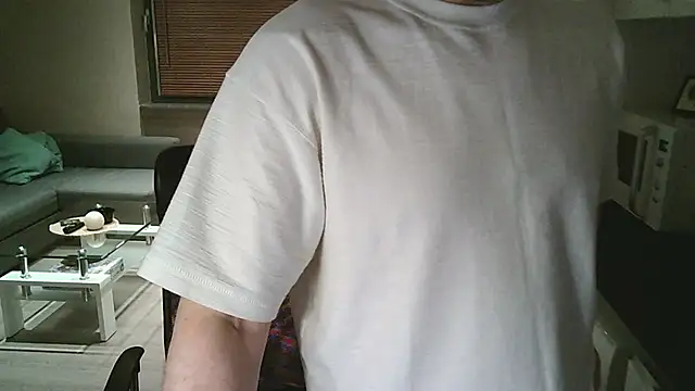 Dartanjanas13 online show from November 22, 2025, 4:28 pm