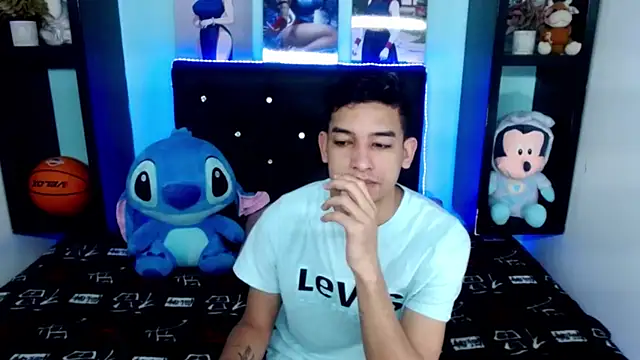 x oliver x online show from October 4, 2025, 3:59 am