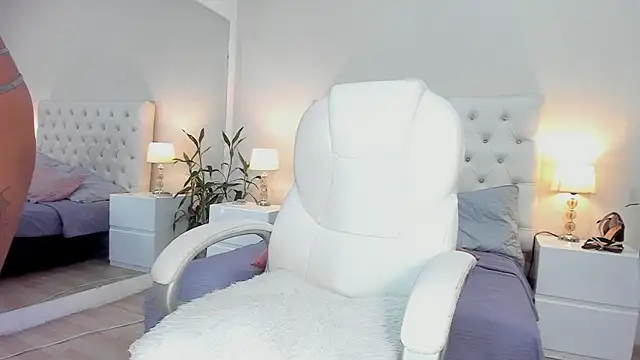 ScarlettGonzalez  online show from October 25, 2025, 8:03 pm