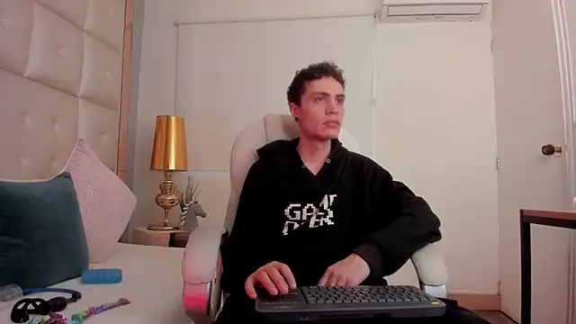 dark sun302 online show from October 7, 2025, 9:34 pm